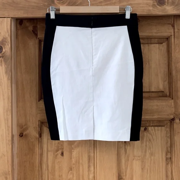 Le Château white skirt with black side panels, size 5/6 - Picture 3 of 5